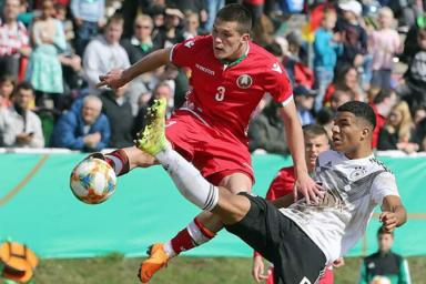 Белорусы сыграли вничью со сборной Германии на старте квалификации юношеского ЧЕ по футболу