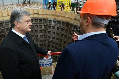 Порошенко обвинил Россию в замедлении развития киевского метро