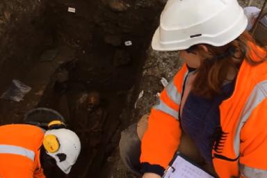 Под автостоянкой нашли 1000-летний саркофаг
