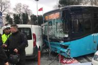 Автобус врезался в пешеходов в Стамбуле