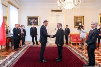 Посол Беларуси вручил верительные грамоты президенту Польши