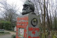 Могилу Карла Маркса вновь осквернили