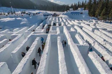 В Канаде соорудили самый большой снежный лабиринт в мире