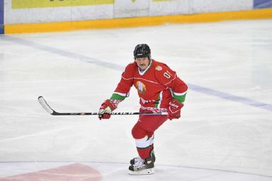 Хоккейная команда Лукашенко вышла в плей-офф любительского турнира