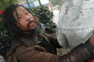 Начитанный китайский бездомный стал звездой интернета