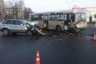 В Полоцке рейсовый автобус столкнулся с кроссовером