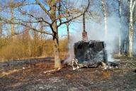 В Глубокском районе подожгли траву, а сгорела баня
