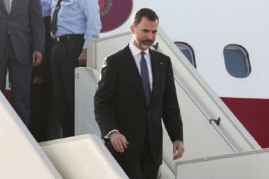 И смех, и грех: король Испании не смог выйти из самолета 