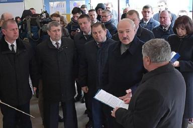 «Кругом кладбище». Лукашенко уволил губернатора и главу района 