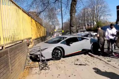 Владелец нового Lamborghini разбил авто сразу же после покупки