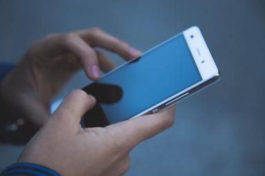 Ученые описали вред смартфона на здоровье человека