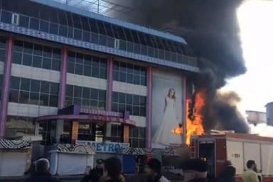Пожар в торговом центре в Баку: пострадали 11 человек, сгорели сотни магазинов