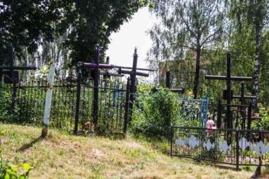 В Полоцком районе судили двух мужчин, которые воровали ограды с кладбищ 