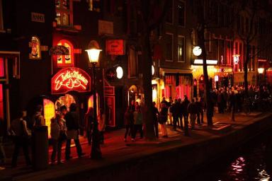 В Амстердаме реформируют знаменитый «квартал красных фонарей»