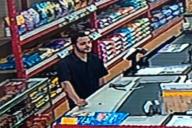 Вор похитил змею длиною больше метра и спрятал её в штанах