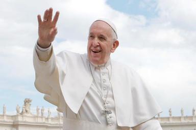 Папа римский объяснил, почему не давал прихожанам поцеловать свою руку