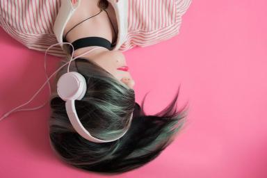 Ученые рассказали, как любимые песни влияют на работу мозга