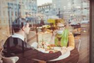 6 способов вежливо избавиться от надоедливого поклонника