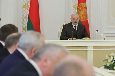 Лукашенко о посевной: «Хватит свои просчеты списывать на погоду»