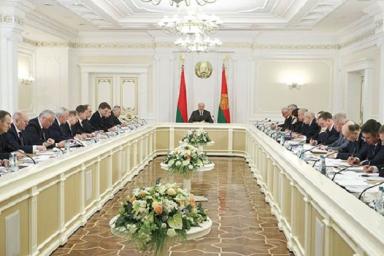 Лукашенко требует создавать в регионах условия и стимулы для привлечения трудовых ресурсов