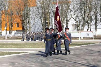 Генерал-майора милиции Сергея Дорошко проводили торжественным маршем