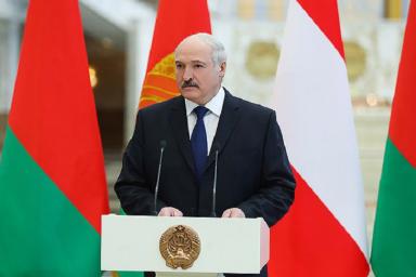 Лукашенко поздравил белорусов и россиян с Днем единения