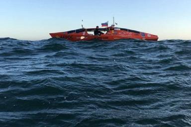 Федор Конюхов попал в беду: лодка перевернулась в океане