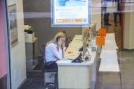 Центробанк предлагает переводить зарплаты на номер телефона