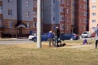 В Горках рабочие взяли песок для стройки из детской песочницы