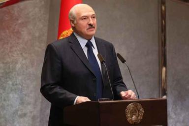 «Не бояться прокуроров и не оглядываться на местные власти»: Лукашенко призвал судей принимать независимые решения