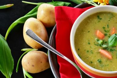 Диетологи назвали самые полезные супы