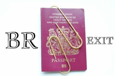 Британцам начали выдавать паспорта без слов «Европейский союз» на обложке