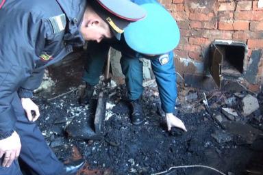 Под Дрибином дом горел: хозяина спас молодой милиционер 