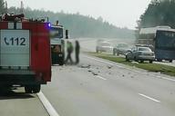 Фура врезалась в машину дорожников на трассе М1