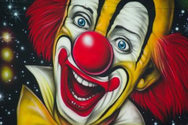Пенсионер умер на сцене цирка, выполняя задания клоунов