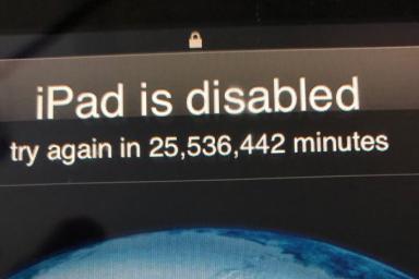 Трехлетний ребенок заблокировал iPad на полвека