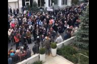 Митинг у офиса Зеленского в Киеве: начались стычки, двоих задержала полиция