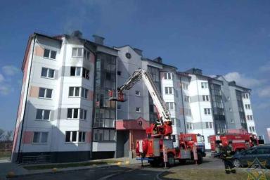 В Столбцах на пожаре в пятиэтажке спасли троих детей