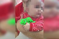 В Минске спасатели помогли младенцу, у которого застрял палец в игрушке