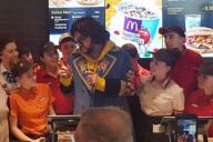 Фото Киркорова из минского МакДональдса попало на американский развлекательный сайт