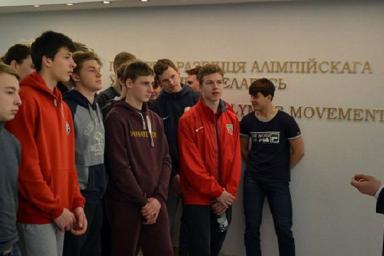 Юные хоккеисты-белорусы поехали на ЧМ в Швецию  