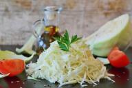 Подборка салатов с молодой капустой: ТОП-5 рецептов