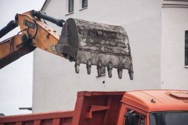 Экскаваторщик при очистке русла Мухавца в Брестской крепости выкопал артснаряд