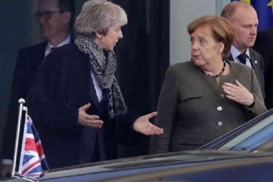 Меркель забыла встретить Мэй в Берлине