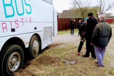 В Столбцах в песке застрял автобус с лицеистами из Франции