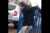 Студент несколько часов провисел на заборе