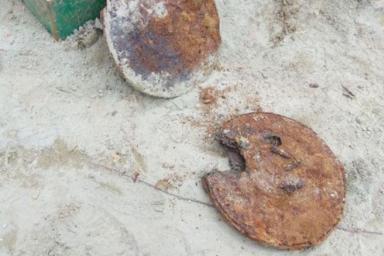 В Гомеле строители обнаружили на набережной предметы, похожие на элементы пулемета