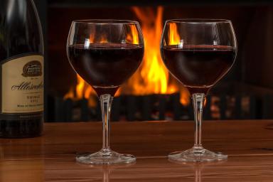 Ученые объяснили, почему красное вино приводит к мигрени