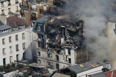 В Париже произошел взрыв в жилом доме