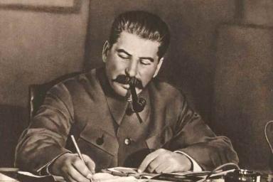 Правнук Сталина назвал «моральными уродами» тех, кто восхищается его прадедом